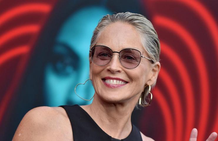 H 61 ετών Sharon Stone απενοχοποιεί τις ρυτίδες και την κυτταρίτιδα με τον πιο sexy τρόπο H 61 ετών Sharon Stone απενοχοποιεί τις ρυτίδες και την κυτταρίτιδα με τον πιο sexy τρόπο