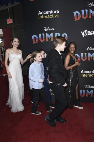 Angelina Jolie: Σε πρεμιέρα με αρχαιοελληνικού στιλ φόρεμα Angelina Jolie: Σε πρεμιέρα με αρχαιοελληνικού στιλ φόρεμα