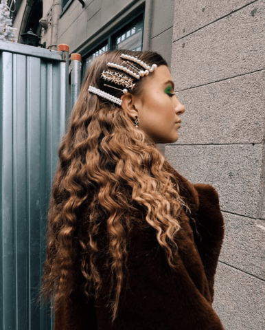 Hair Clips: Να πώς θα υιοθετήσεις κι εσύ στα μαλλιά σου τη Νο1 τάση της άνοιξης