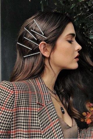 Hair Clips: Να πώς θα υιοθετήσεις κι εσύ στα μαλλιά σου τη Νο1 τάση της άνοιξης