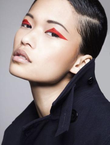 Huge Trend: Να πώς πρέπει να βάψεις τα μάτια σου αν έχεις βαρεθεί τα smokey eyes Huge Trend: Να πώς πρέπει να βάψεις τα μάτια σου αν έχεις βαρεθεί τα smokey eyes