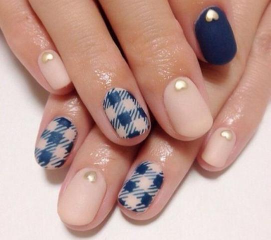 Καρό νύχια: Ναι! Είναι ό,τι πιο ωραίο έχουμε δει αυτόν τον Μάρτιο