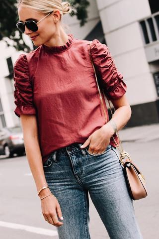 The Puff Sleeves Trend: 4 τρικς για να μην φορέσεις λάθος αυτές τις μπλούζες