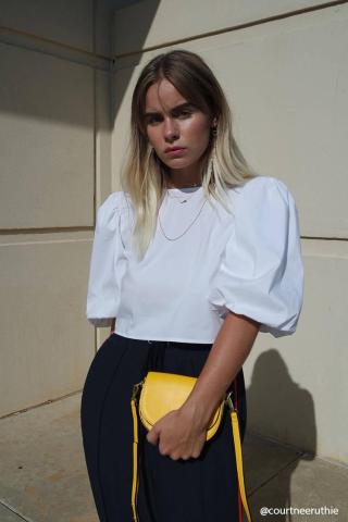The Puff Sleeves Trend: 4 τρικς για να μην φορέσεις λάθος αυτές τις μπλούζες