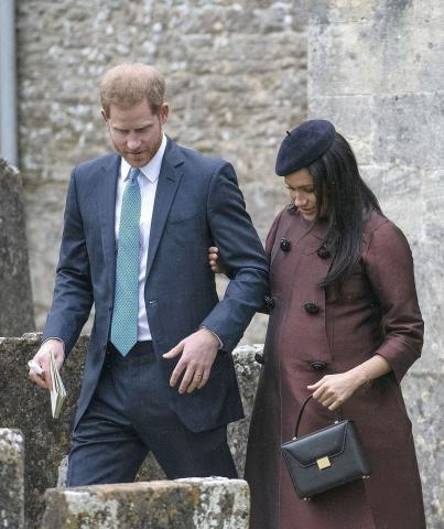 Ο πρίγκιπας Harry έγινε νονός και η Meghan δίπλα του λίγο πριν γεννήσει