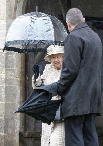 Ο πρίγκιπας Harry έγινε νονός και η Meghan δίπλα του λίγο πριν γεννήσει