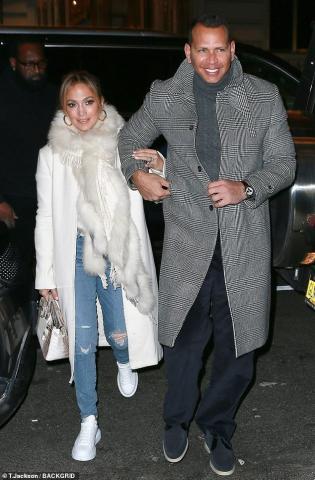 JLo και Alex Rodriguez σε casual έξοδο μια εβδομάδα μετά τον αρραβώνα τους
