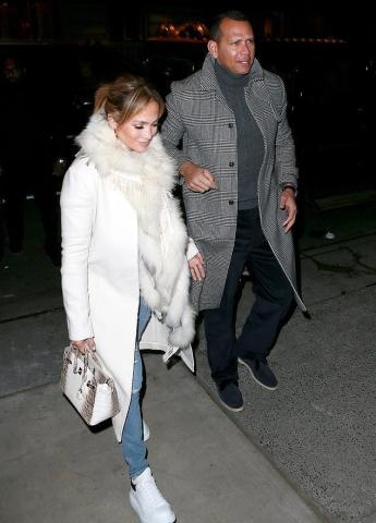 JLo και Alex Rodriguez σε casual έξοδο μια εβδομάδα μετά τον αρραβώνα τους