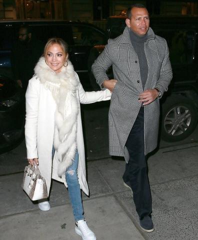 JLo και Alex Rodriguez σε casual έξοδο μια εβδομάδα μετά τον αρραβώνα τους