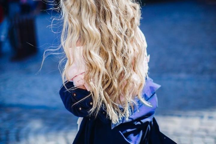 Βρήκαμε τα 9 πιο ωραία salt sprays για να αποκτήσεις look παραλίας μέσα στον Μάρτιο