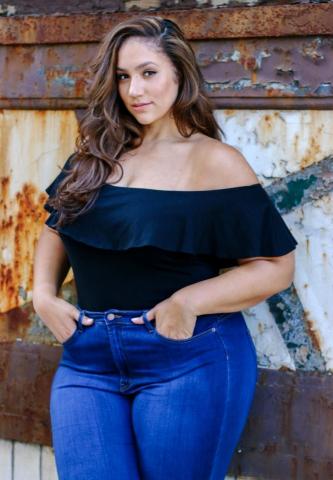 Η σωσίας της Meghan Markle είναι plus size model και προκαλεί σύγχυση Η σωσίας της Meghan Markle είναι plus size model και προκαλεί σύγχυση