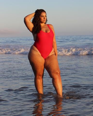 Η σωσίας της Meghan Markle είναι plus size model και προκαλεί σύγχυση Η σωσίας της Meghan Markle είναι plus size model και προκαλεί σύγχυση