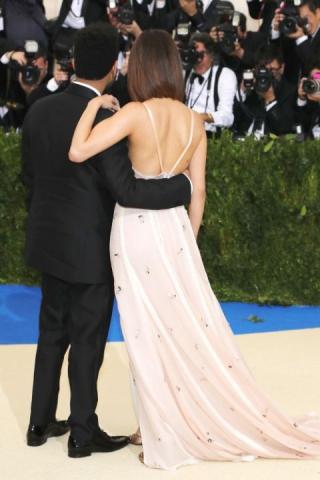 Τα εντυπωσιακά φορέματα από το Met Gala από πίσω