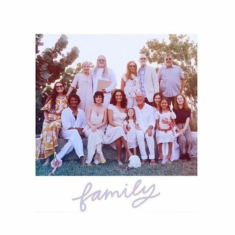 Απίθανο! Ο Bruce Willis ξαναπαντρεύτηκε με την Demi Moore στο πλευρό του!