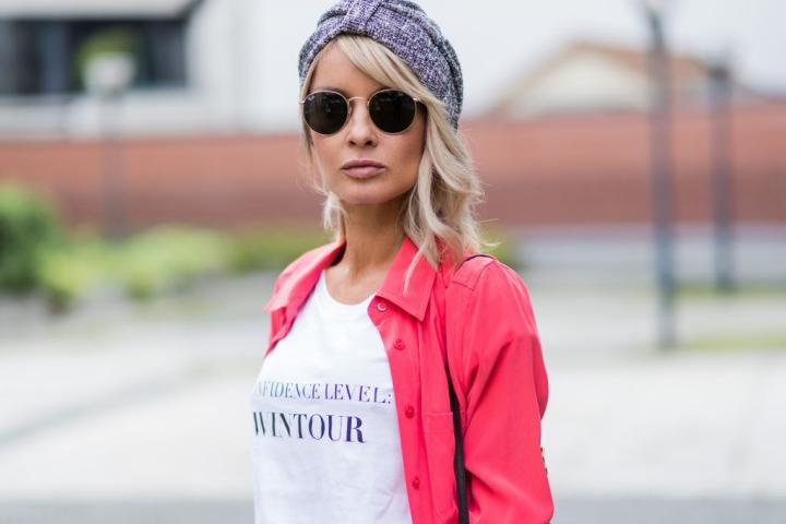 20 διαφορετικοί τρόποι για να φορέσεις το ανοιξιάτικο φουλάρι σου 20 διαφορετικοί τρόποι για να φορέσεις το ανοιξιάτικο φουλάρι σου