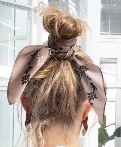 20 διαφορετικοί τρόποι για να φορέσεις το ανοιξιάτικο φουλάρι σου 20 διαφορετικοί τρόποι για να φορέσεις το ανοιξιάτικο φουλάρι σου