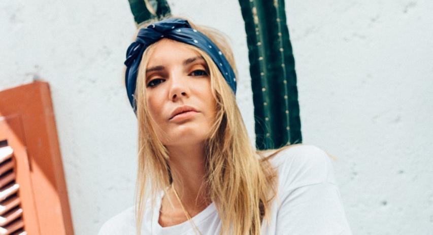 20 διαφορετικοί τρόποι για να φορέσεις το ανοιξιάτικο φουλάρι σου 20 διαφορετικοί τρόποι για να φορέσεις το ανοιξιάτικο φουλάρι σου