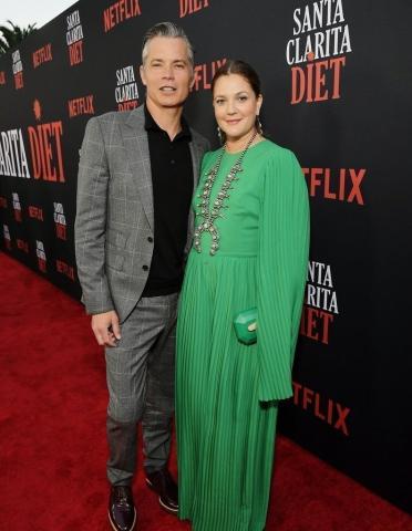 Drew Barrymore: Φορώντας ένα λιτό μα ξεχωριστό ρούχο