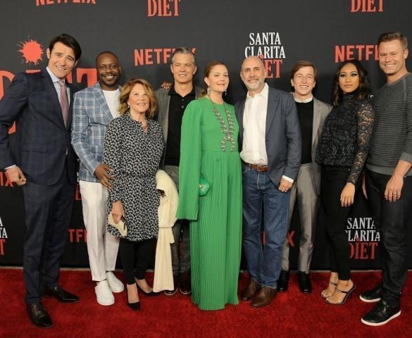 Drew Barrymore: Φορώντας ένα λιτό μα ξεχωριστό ρούχο