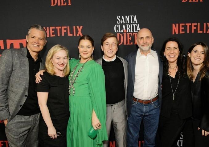 Drew Barrymore: Φορώντας ένα λιτό μα ξεχωριστό ρούχο