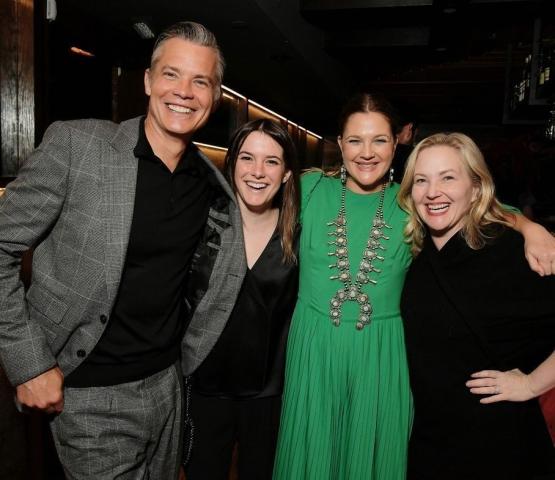 Drew Barrymore: Φορώντας ένα λιτό μα ξεχωριστό ρούχο