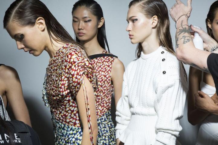 Τα 7 χτενίσματα που πρέπει να δοκιμάσεις αυτή την εβδομάδα (ένα για κάθε ημέρα)