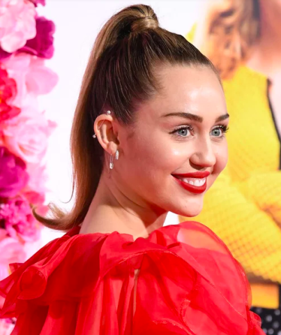 Τα 7 χτενίσματα που πρέπει να δοκιμάσεις αυτή την εβδομάδα (ένα για κάθε ημέρα)