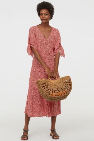 9 φορέματα από Zara, Topshop και H&M που ξεπουλάνε συνεχώς 9 φορέματα από Zara, Topshop και H&M που ξεπουλάνε συνεχώς