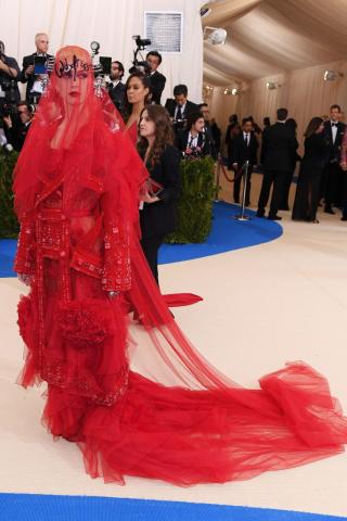 Met Gala 2017: Όλες οι εμφανίσεις από το κόκκινο χαλί