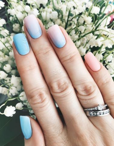 Gradient Nails: Το μανικιούρ που μπορείς να κάνεις μόνη σου και αποτελεί την πιο hot τάση