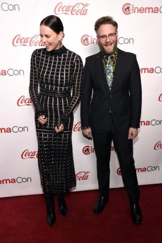 Η Charlize Theron σε ροκ διάθεση με Alexander McQueen