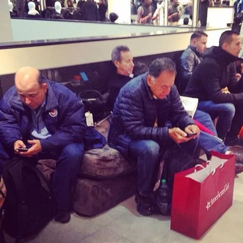 15 ξεκαρδιστικές εικόνες που αποδεικνύουν πώς βιώνει ένας άντρας τα ψώνια της αγαπημένης του