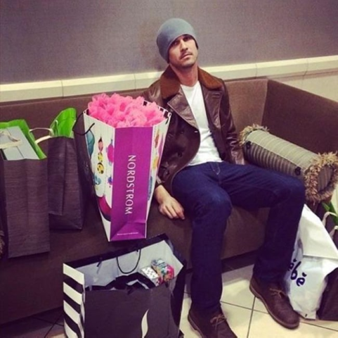 15 ξεκαρδιστικές εικόνες που αποδεικνύουν πώς βιώνει ένας άντρας τα ψώνια της αγαπημένης του