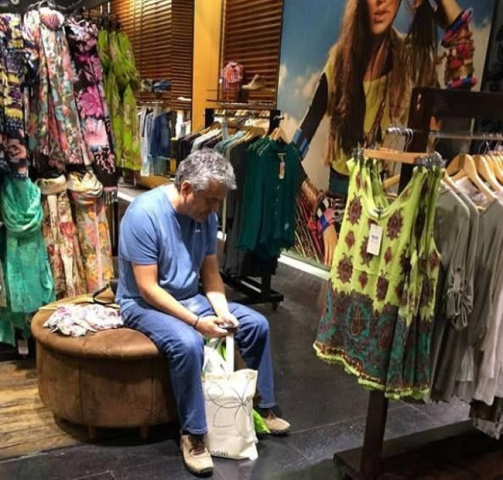 15 ξεκαρδιστικές εικόνες που αποδεικνύουν πώς βιώνει ένας άντρας τα ψώνια της αγαπημένης του