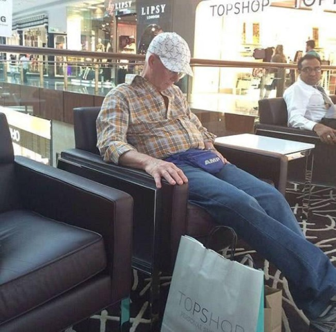 15 ξεκαρδιστικές εικόνες που αποδεικνύουν πώς βιώνει ένας άντρας τα ψώνια της αγαπημένης του