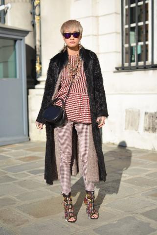 Το πιο δημοφιλές σχέδιο της άνοιξης θα θες να το φοράς από την κορυφή ως τα νύχια