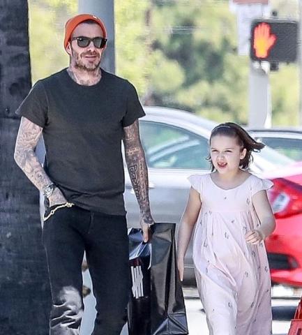 Η Harper Beckham μαζί με τον μπαμπά David για ψώνια – Τι έχει αλλάξει στη μικρή; Η Harper Beckham μαζί με τον μπαμπά David για ψώνια – Τι έχει αλλάξει στη μικρή;