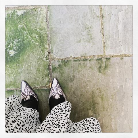 To φόρεμα των Zara που κοστίζει μόνο 40 ευρώ και έχει κατακλύσει το ίντερνετ