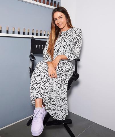 To φόρεμα των Zara που κοστίζει μόνο 40 ευρώ και έχει κατακλύσει το ίντερνετ