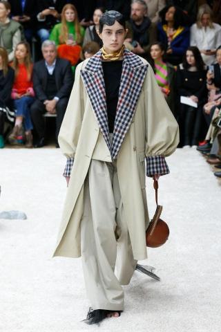 5 trends στις καμπαρντίνες της άνοιξης (+5 ανατρεπτικοί τρόποι για να τις φορέσεις)