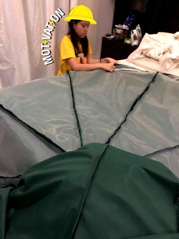 Η 17χρονη που έφτιαξε μόνη της το φόρεμα της αποφοίτησής της παραδίδει μαθήματα στυλ Η 17χρονη που έφτιαξε μόνη της το φόρεμα της αποφοίτησής της παραδίδει μαθήματα στυλ