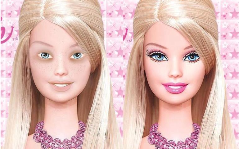 Γροθιά στα στερεότυπα! Η Barbie εμφανίζεται χωρίς μακιγιάζ και σκορπά χαμόγελα