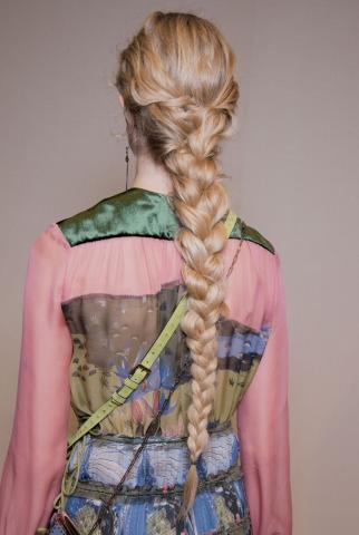  Braid mania: Οι τάσεις στις κοτσίδες κατ’ ευθείαν από τα catwalks