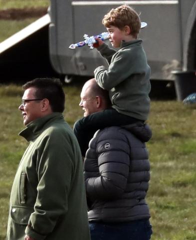 George και Charlotte: Παπαράτσι τους τράβηξαν μερικές φωτογραφίες – Μεγάλωσαν πολύ! 