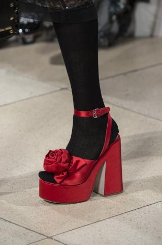 Chunky Platforms: Τα παπούτσια των 70's κάνουν δυναμικό comeback Chunky Platforms: Τα παπούτσια των 70's κάνουν δυναμικό comeback