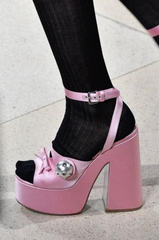 Chunky Platforms: Τα παπούτσια των 70's κάνουν δυναμικό comeback Chunky Platforms: Τα παπούτσια των 70's κάνουν δυναμικό comeback