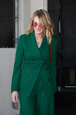 Julia Roberts: Άλλη μια υποδειγματική εμφάνιση με κοστούμι σε τέλειο χρώμα Julia Roberts: Άλλη μια υποδειγματική εμφάνιση με κοστούμι σε τέλειο χρώμα