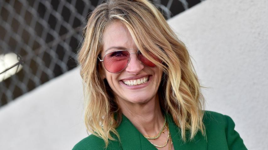 Julia Roberts: Άλλη μια υποδειγματική εμφάνιση με κοστούμι σε τέλειο χρώμα Julia Roberts: Άλλη μια υποδειγματική εμφάνιση με κοστούμι σε τέλειο χρώμα