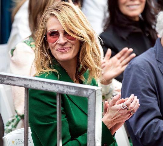 Julia Roberts: Άλλη μια υποδειγματική εμφάνιση με κοστούμι σε τέλειο χρώμα Julia Roberts: Άλλη μια υποδειγματική εμφάνιση με κοστούμι σε τέλειο χρώμα