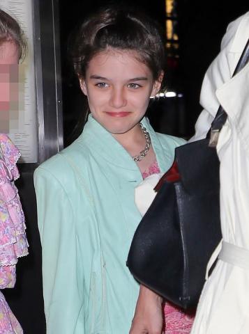 Η Suri Cruise είχε γενέθλια και βγήκε με τις φίλες της για φαγητό